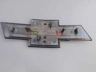 Chevy Silverado 2500 HD Emblem - 22786809