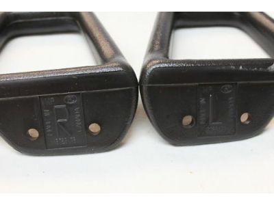 Chevy 16817200 GUIDE,PASSENGER SEAT SHOULDER BELT HEAD RESTRAINT(EBONY)