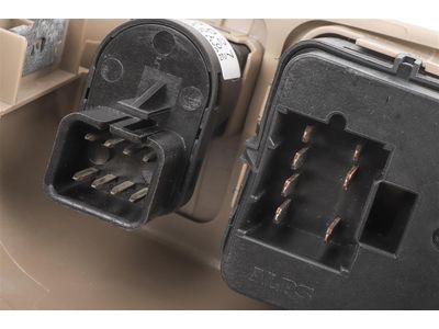 GM 15136567 Plate, Door And End Gate Electrical 15136567 GM Plate, Door And End Gate Electrical Product Photo 1 of 4